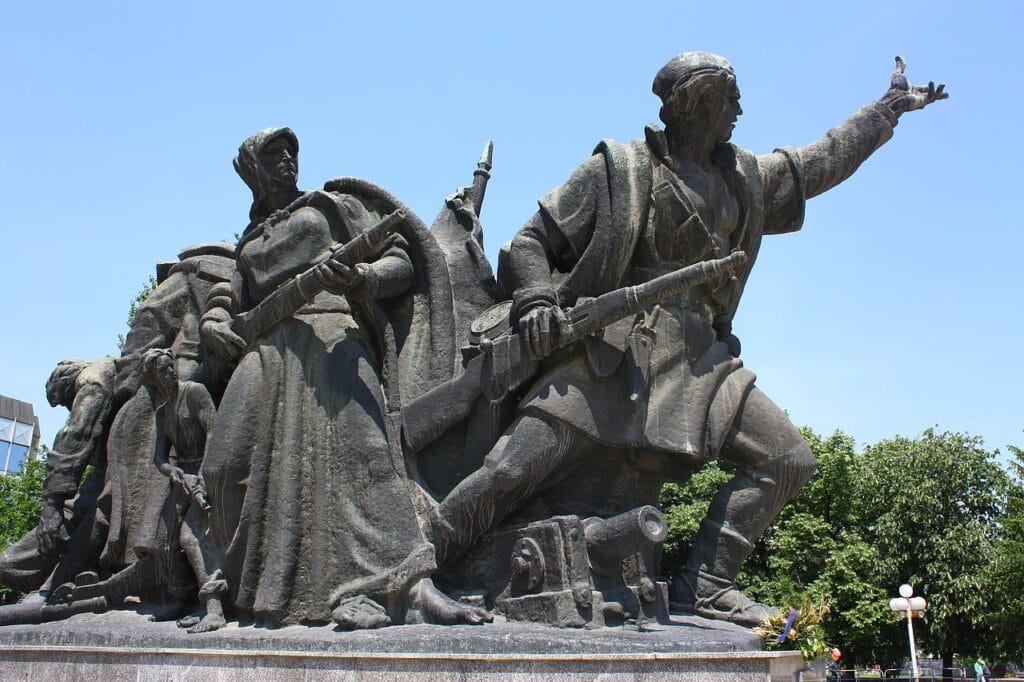 Monument_of_Skopje's_Liberators_5